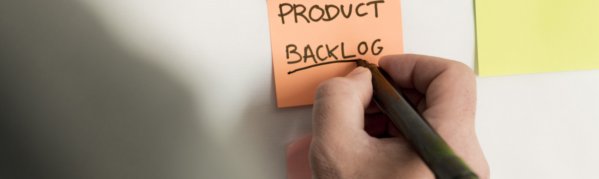 close-up-sticky-note-with-product-backlog